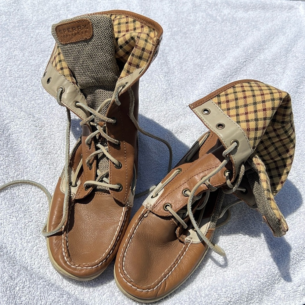 Sperry Leather Top Sider Boot, Tan with Yellow Plaid great condition used 8.5 sz